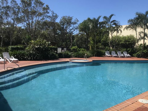 Marcoola Beachfront 3BR -Pool-100m To The Beach. - Dentist Find 1