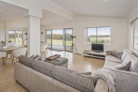 Margaret River Farmhouse - Dentists Australia 3