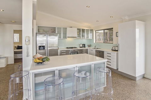 Margaret River Farmhouse - Dentists Australia 1