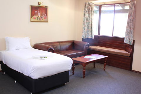 Margaret River Motel (Formerly Grange On Farrelly) - Dentists Australia 3