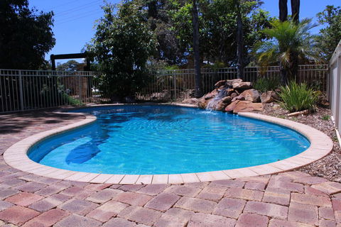 Margaret River Motel (Formerly Grange On Farrelly) - Dentists Australia 1