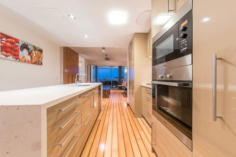 Marina Dreams- Airlie Beach - Dentist Find 2