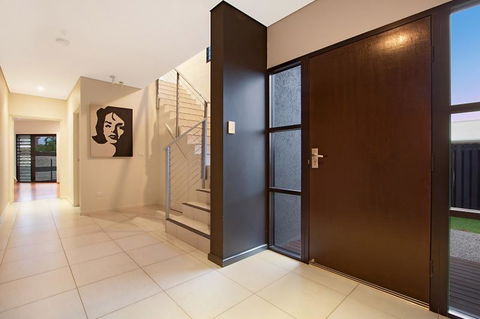 Marina Views Townhouse - Dentist Find 3