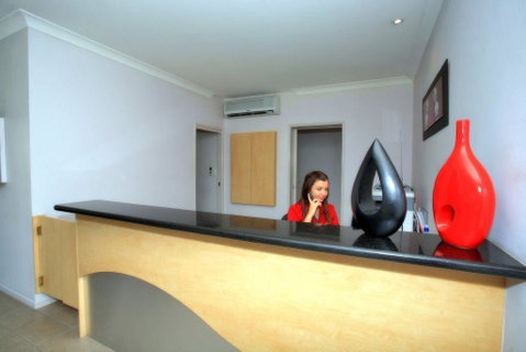Mayfair Motel - Dentists Australia 1