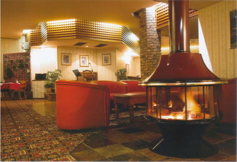 McNevins Warwick Motel - Dentist Find 2