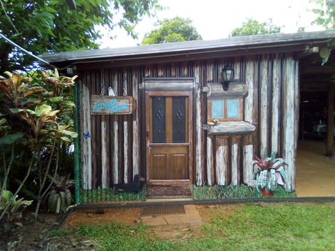 Mena Creek Flower House - Dentist Find 1