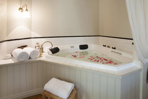 Merrow Cottages - Forest Edge - Dentist Find 3