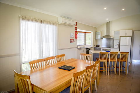 Merry Beach Caravan Park - Dentist Find 2