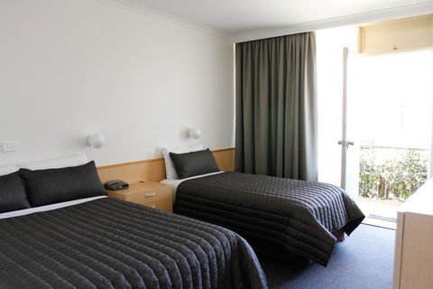Mid City Motor Inn Queanbeyan - Dentist Search 3
