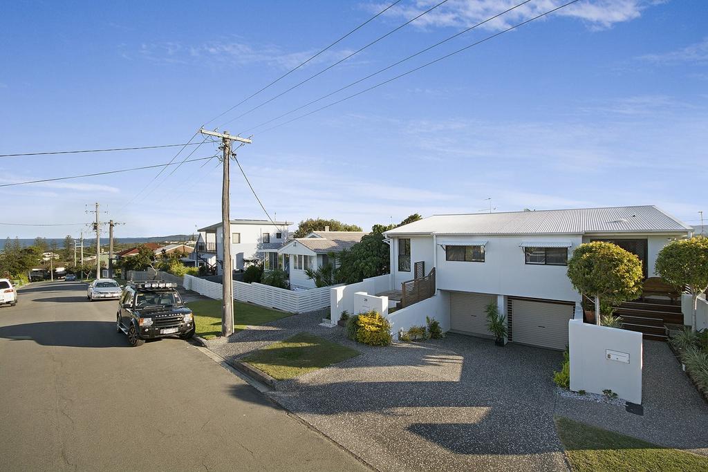 Minutes walk to Peregian Beach and surf - Unit 1/28 Pelican Street