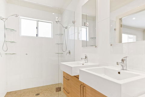 MITCHELL PARADE 120, MOLLYMOOK - Dentist Find 3