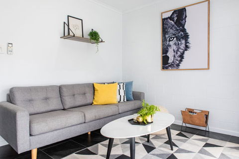 Modern Beach Front Apartment - Dentist Find 2