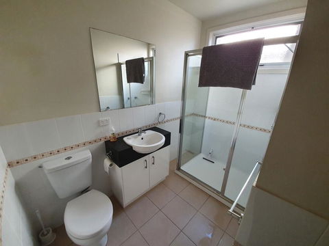 Modern Peaceful Beach Location - Secure Parking - Dentist Find 2