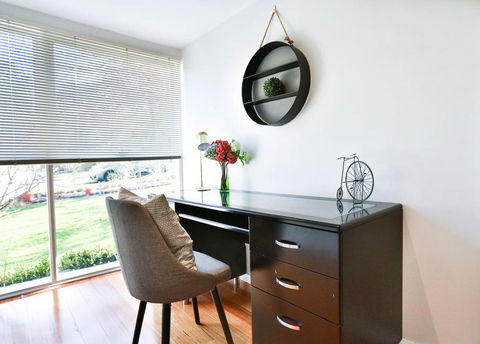 Mont Albert 2 Bedrooms Morden House - Dentist Find 1