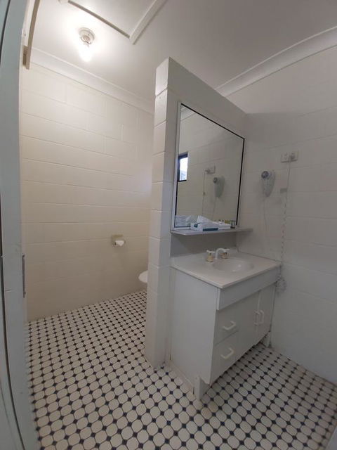 Motel Ingham - Dentists Australia 3