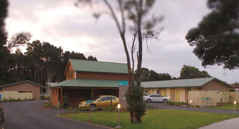 Motel Strahan - Dentists Australia 0