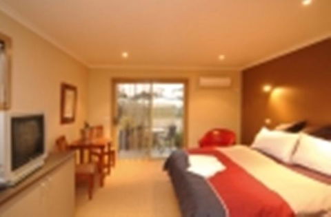 Motel Strahan - Dentists Australia 2