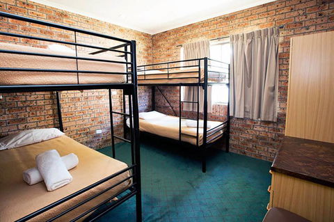 Motto Farm Motel - Dentist Find 2