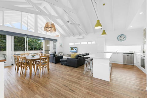 Mudjimba Island Beach House - Dentist Find 0
