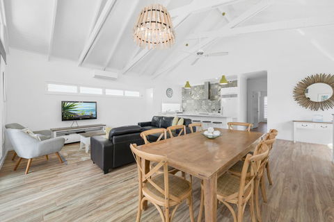 Mudjimba Island Beach House - Dentist Find 1