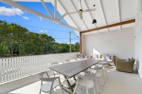 Mudjimba Island Beach House - Dentist Find 2