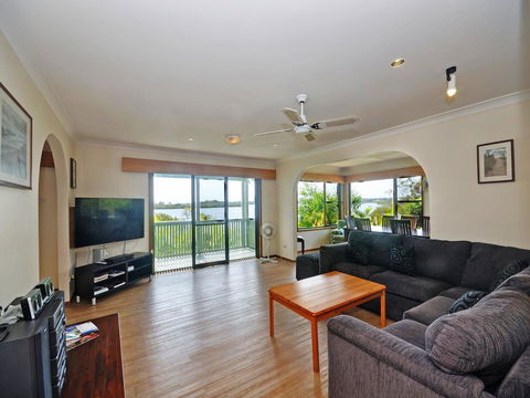 Myall Manor - Dentist Find 2