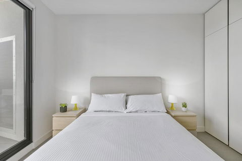 New One-Bedroom With Sweeping Views - Dentist Find 3