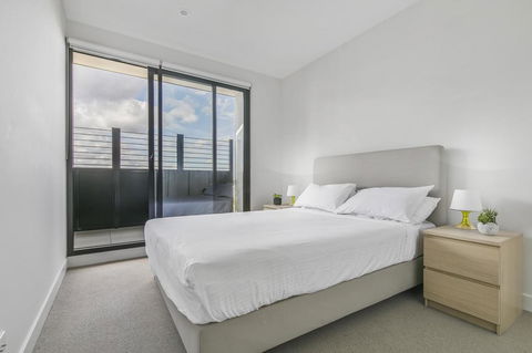 New One-Bedroom With Sweeping Views - Dentist Find 2