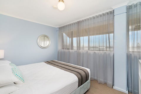 Newcastle Short Stay Apartments - Flagstaff Apartment - Dentist Find 2