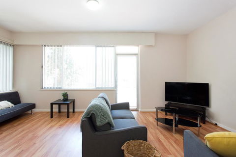 Nights On Broadway - Close To River, UWA & Hospitals - Dentist Search 2