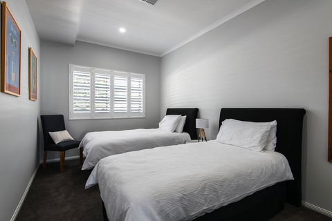 Ocean Break Coolum - Dentist Find 2