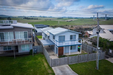 Ocean Chill 10 Minutes Drive To Phillip Island, Pet Friendly Family Home Sleeps 8 - Dentist Find 3
