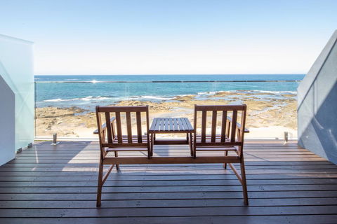 Ocean Front Motel - Dentists Australia 1
