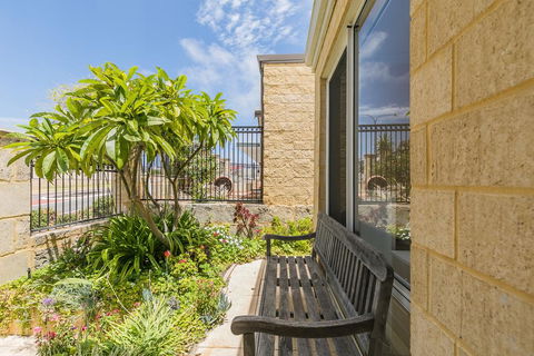 Ocean Keys Cottage - Free WiFi - Dentist Find 2