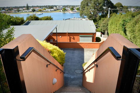 Ocean View Apt 1 - Dentist Find 1