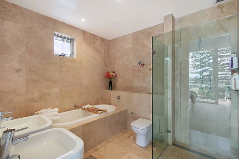 Oceanfront Penthouse, Stylish And Luxurious. - Dentists Australia 1