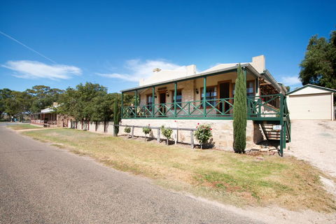 Old Swanport General Store, Swanport-Murray River - Dentist Find 0