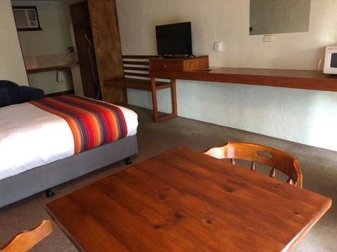 Olde Horsham Motor Inn - Dentist Find 2