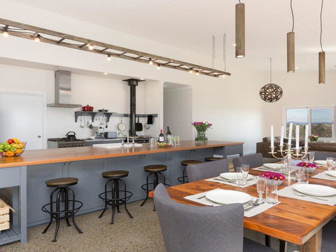 On A Hill - Modern Country Home Near Braidwood - Dentist Find 0