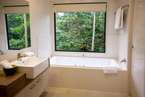 On Obi Maleny - Dentists Australia 0