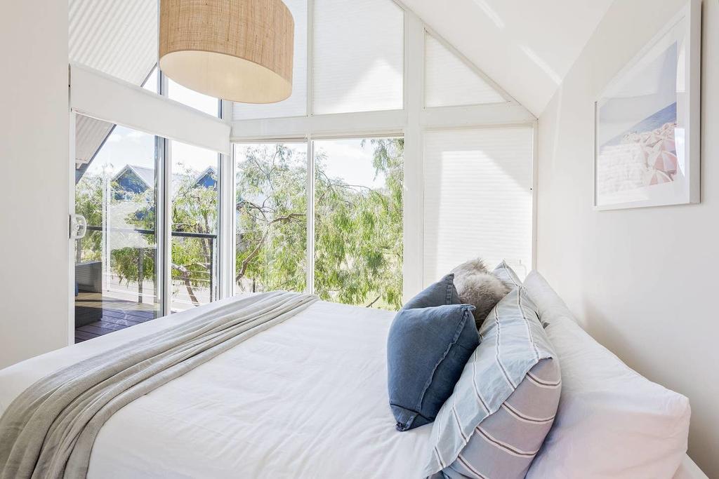 ON THE BEACH - Villa over the road from the beach