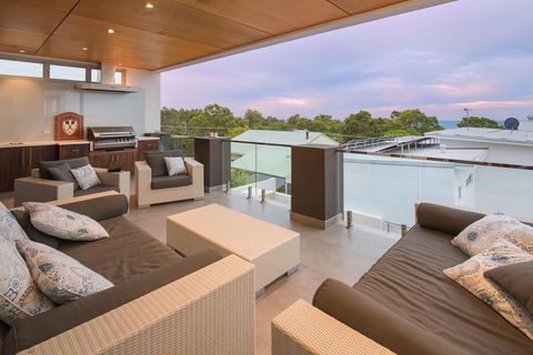 Opulent Oasis - Luxurious Old Dunsborough With Pool And Ocean Views - Dentist Find 1