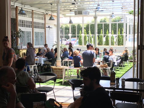 Oscars Hotel And Cafe Bar - Dentist Find 2