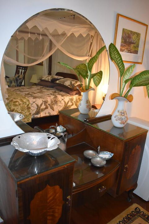 Oskar's Rain Forest Retreat - Dentist Find 1