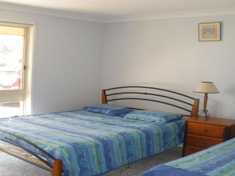 Ourimbah - Across From The Local Rock Pools - Dentist Find 2