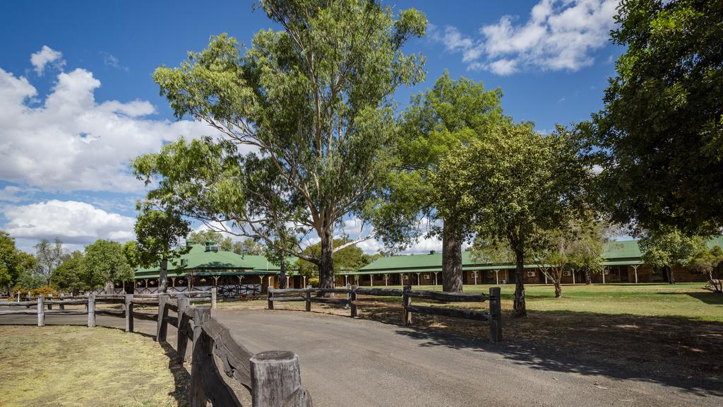 Overlander Homestead Motel