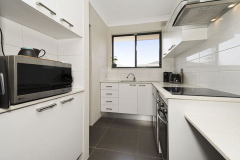 Pacific Court,Unit 10 - Dentists Australia 3