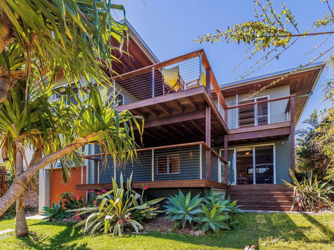 Pacifica 2 - Opposite The Beach At Brooms Head - Dentist Find 1