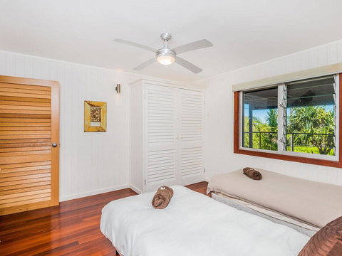 Pacifica 2 - Opposite The Beach At Brooms Head - Dentist Find 2