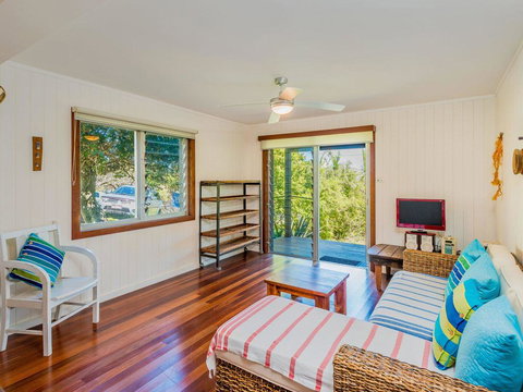 Pacifica 2 - Opposite The Beach At Brooms Head - Dentist Find 3